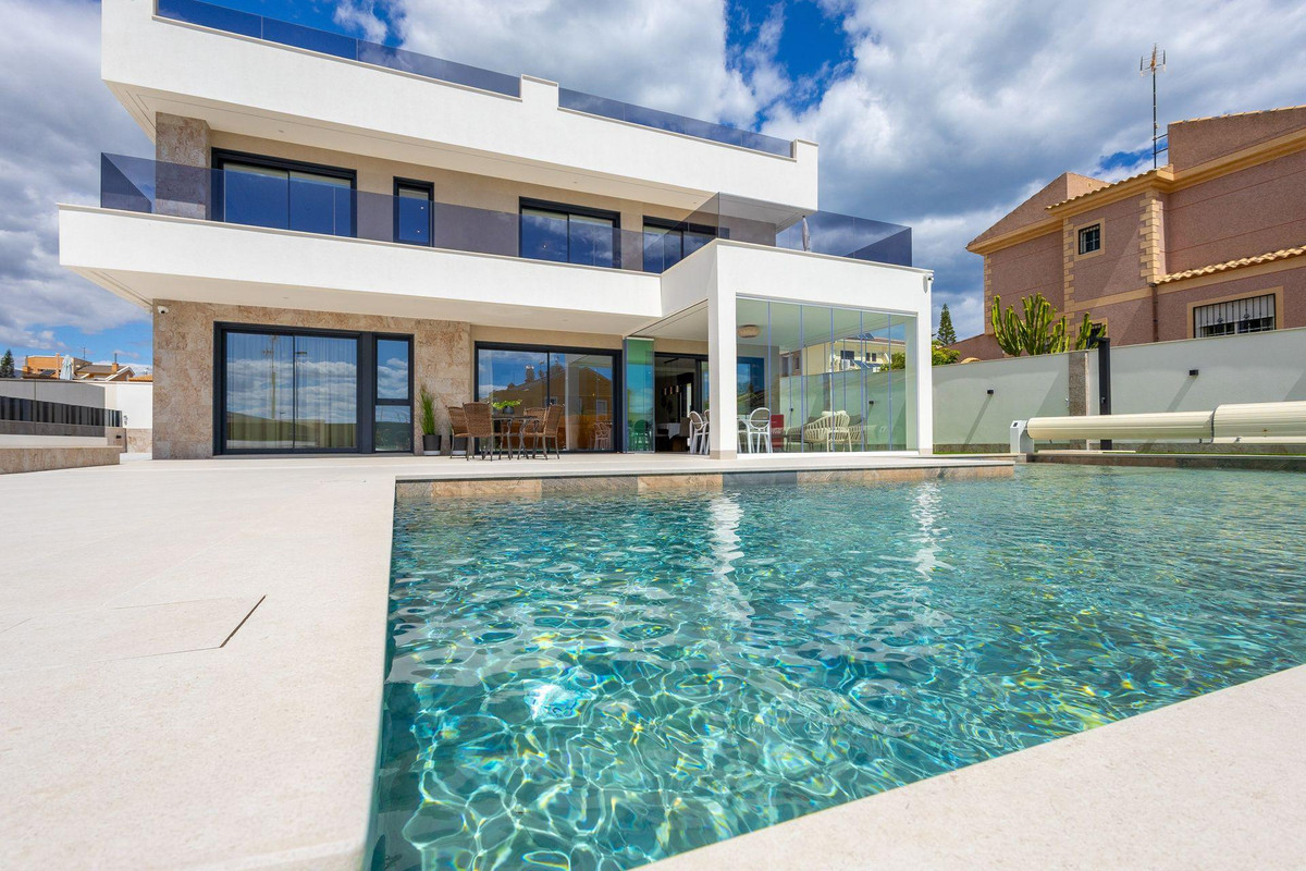 4 Bed Townhouse for sale in Torrevieja Costa Blanca, Alicante, Spain