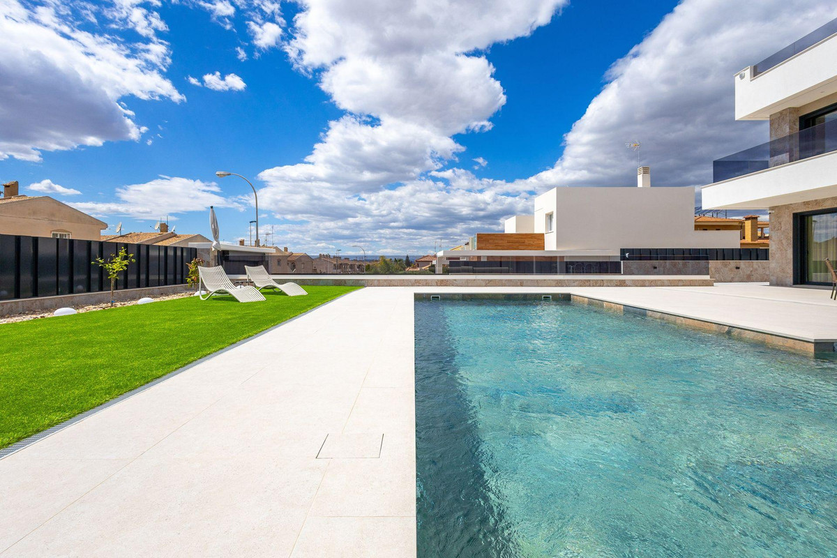 4 Bed Townhouse for sale in Torrevieja Costa Blanca, Alicante, Spain