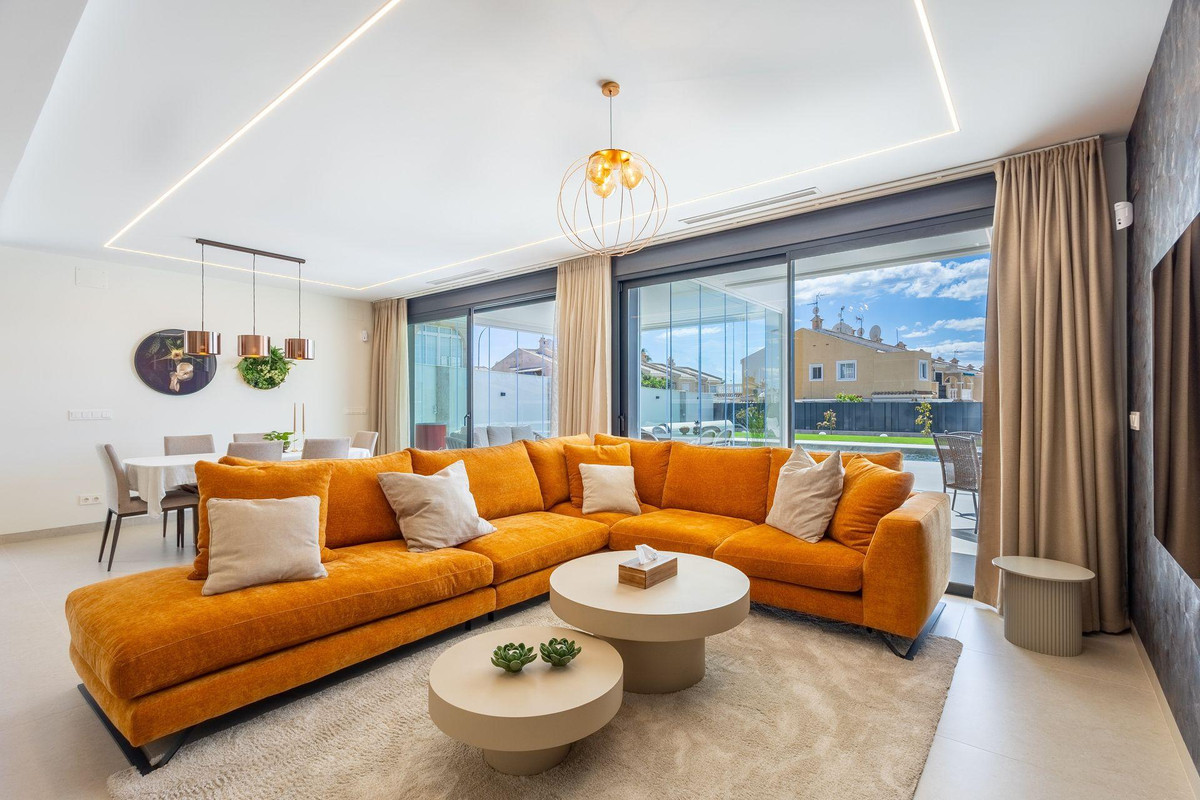 4 Bed Townhouse for sale in Torrevieja Costa Blanca, Alicante, Spain