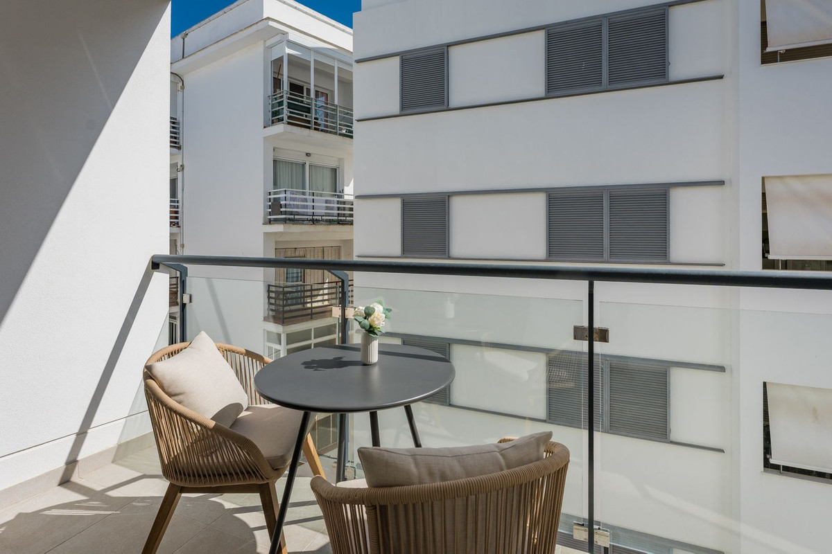 2 Bed Apartment for sale in Estepona Costa Del Sol, Málaga, Spain