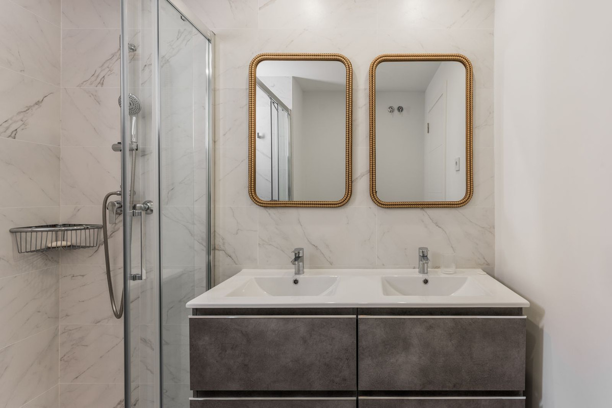 2 Bed Apartment for sale in Estepona Costa Del Sol, Málaga, Spain
