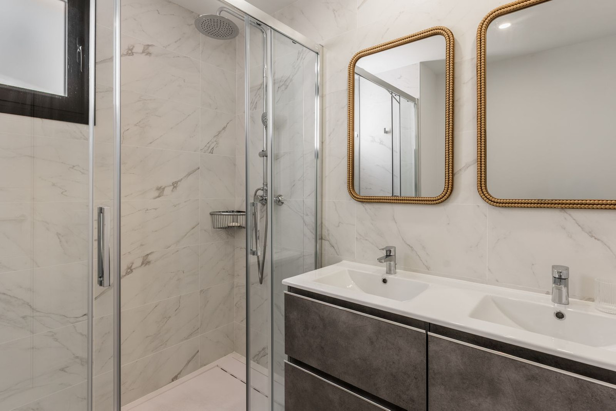 2 Bed Apartment for sale in Estepona Costa Del Sol, Málaga, Spain