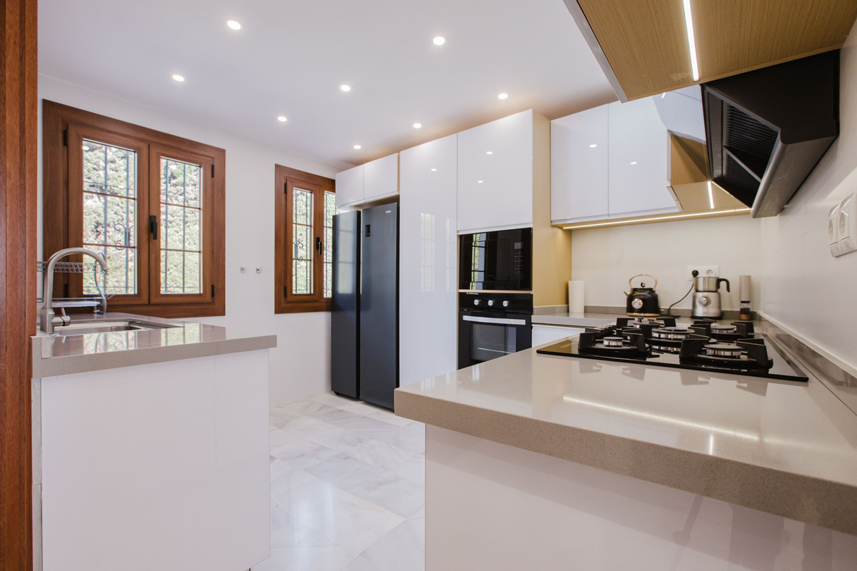 4 Bed Townhouse for sale in The Golden Mile Costa Del Sol, Málaga, Spain