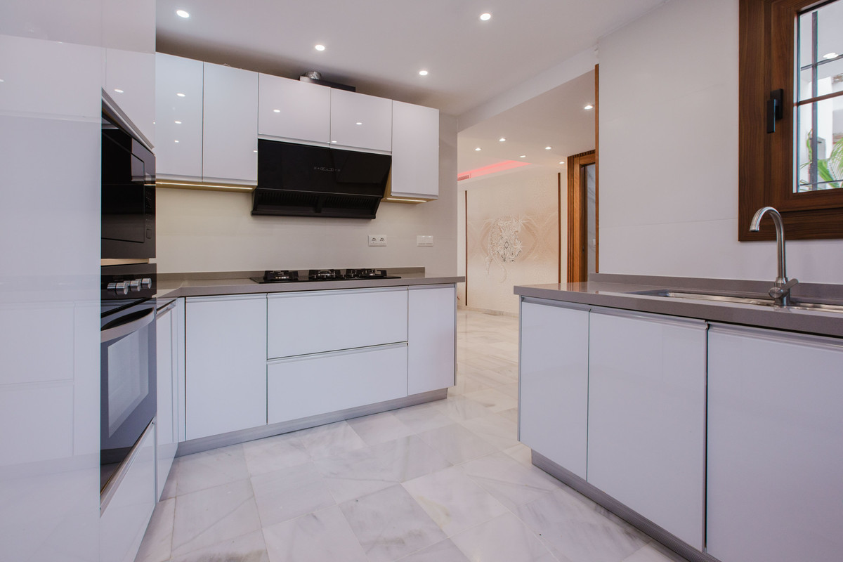 4 Bed Townhouse for sale in The Golden Mile Costa Del Sol, Málaga, Spain