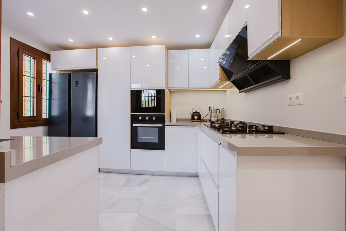 4 Bed Townhouse for sale in The Golden Mile Costa Del Sol, Málaga, Spain