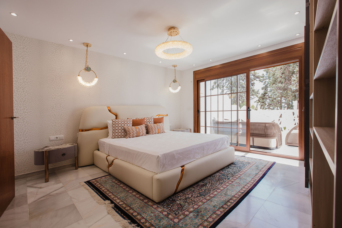 4 Bed Townhouse for sale in The Golden Mile Costa Del Sol, Málaga, Spain
