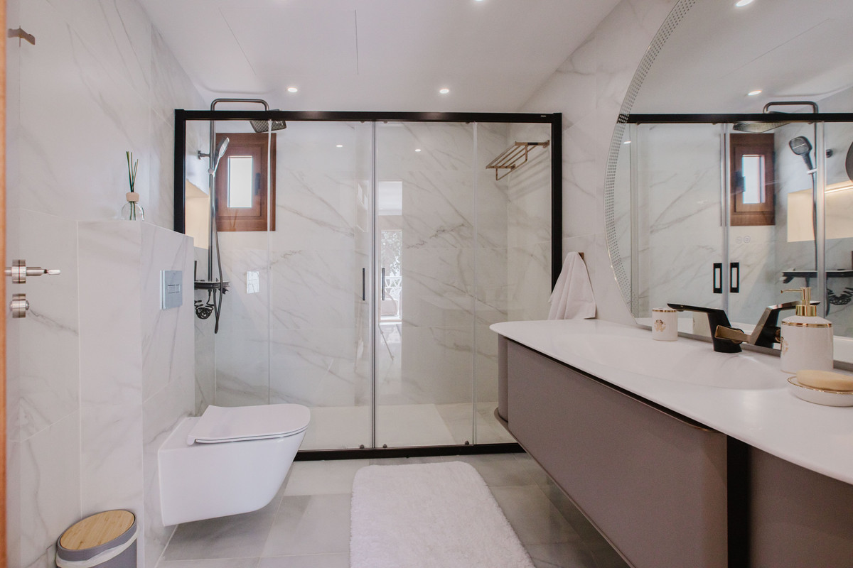 4 Bed Townhouse for sale in The Golden Mile Costa Del Sol, Málaga, Spain