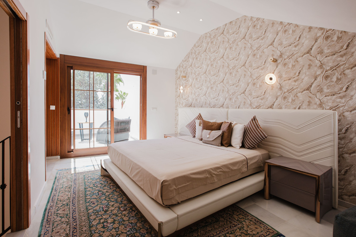4 Bed Townhouse for sale in The Golden Mile Costa Del Sol, Málaga, Spain