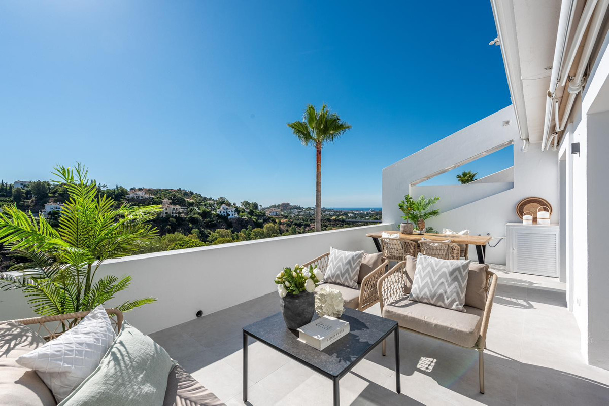 3 Bed Apartment for sale in La Quinta Costa Del Sol, Málaga, Spain