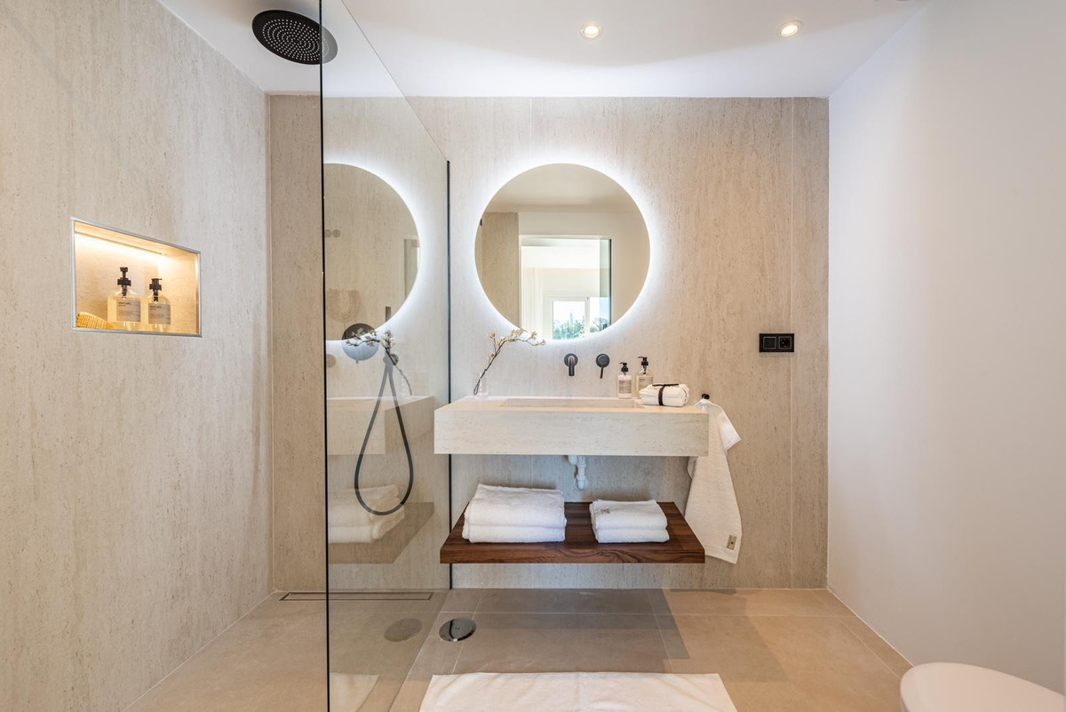 3 Bed Apartment for sale in La Quinta Costa Del Sol, Málaga, Spain