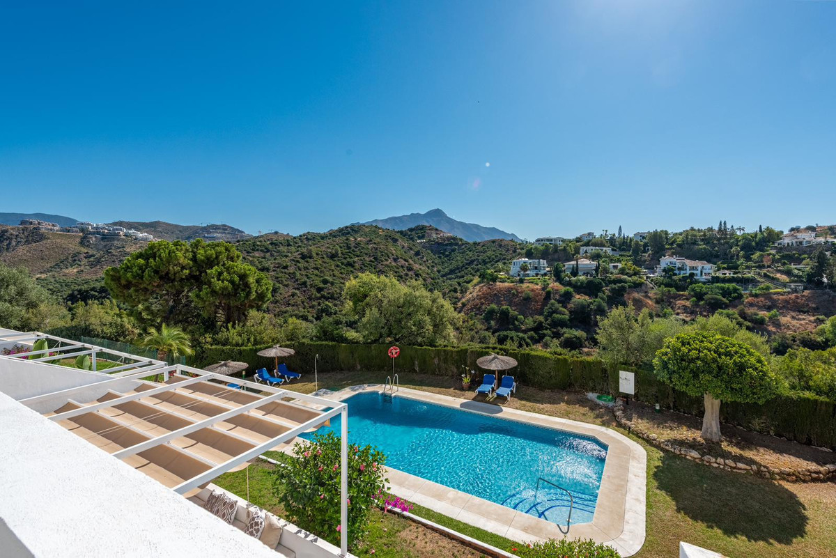 3 Bed Apartment for sale in La Quinta Costa Del Sol, Málaga, Spain