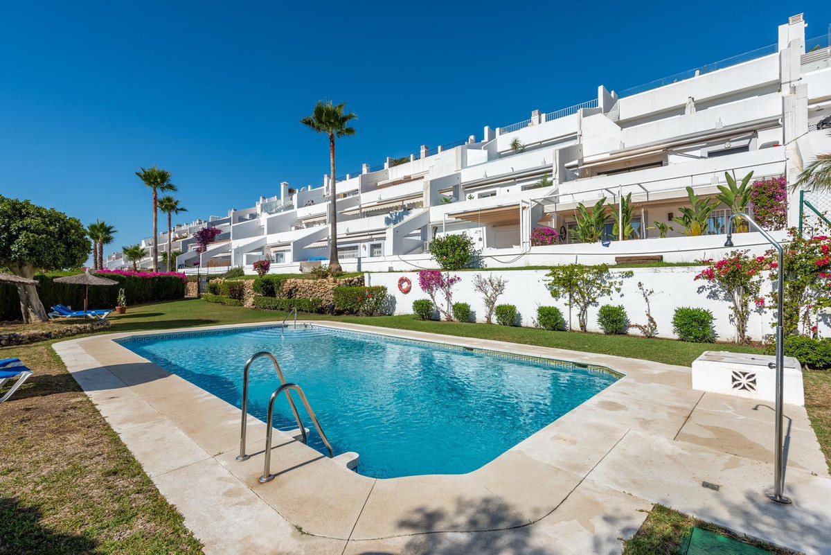 3 Bed Apartment for sale in La Quinta Costa Del Sol, Málaga, Spain