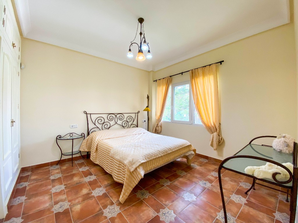 7 Bed Townhouse for sale in Villamartin Costa Blanca, Alicante, Spain
