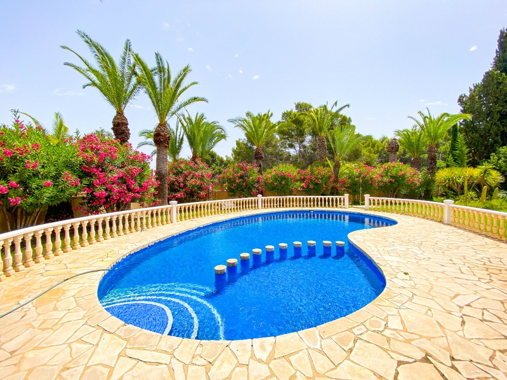 7 Bed Townhouse for sale in Villamartin Costa Blanca, Alicante, Spain