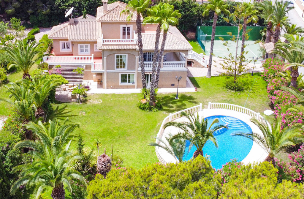 7 Bed Townhouse for sale in Villamartin Costa Blanca, Alicante, Spain