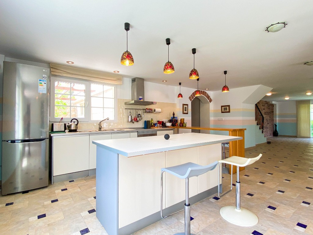 7 Bed Townhouse for sale in Villamartin Costa Blanca, Alicante, Spain
