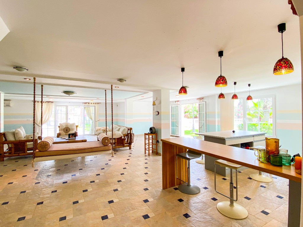 7 Bed Townhouse for sale in Villamartin Costa Blanca, Alicante, Spain
