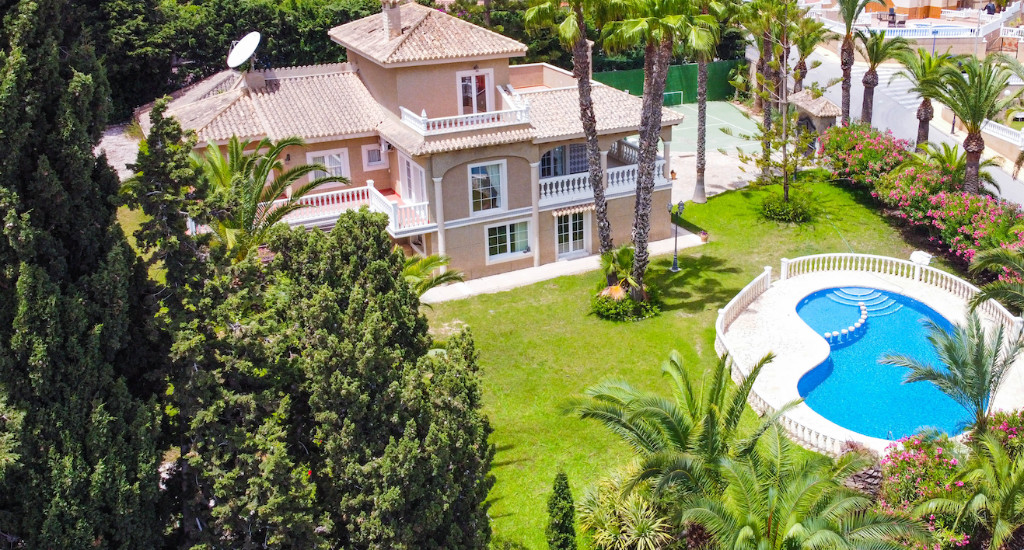 7 Bed Townhouse for sale in Villamartin Costa Blanca, Alicante, Spain