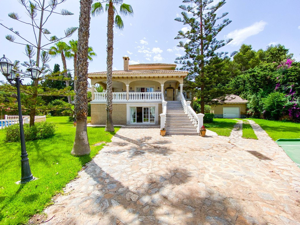 7 Bed Townhouse for sale in Villamartin Costa Blanca, Alicante, Spain