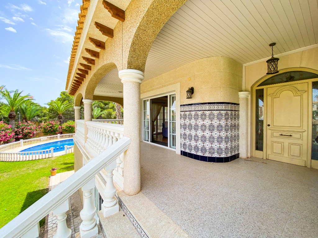 7 Bed Townhouse for sale in Villamartin Costa Blanca, Alicante, Spain