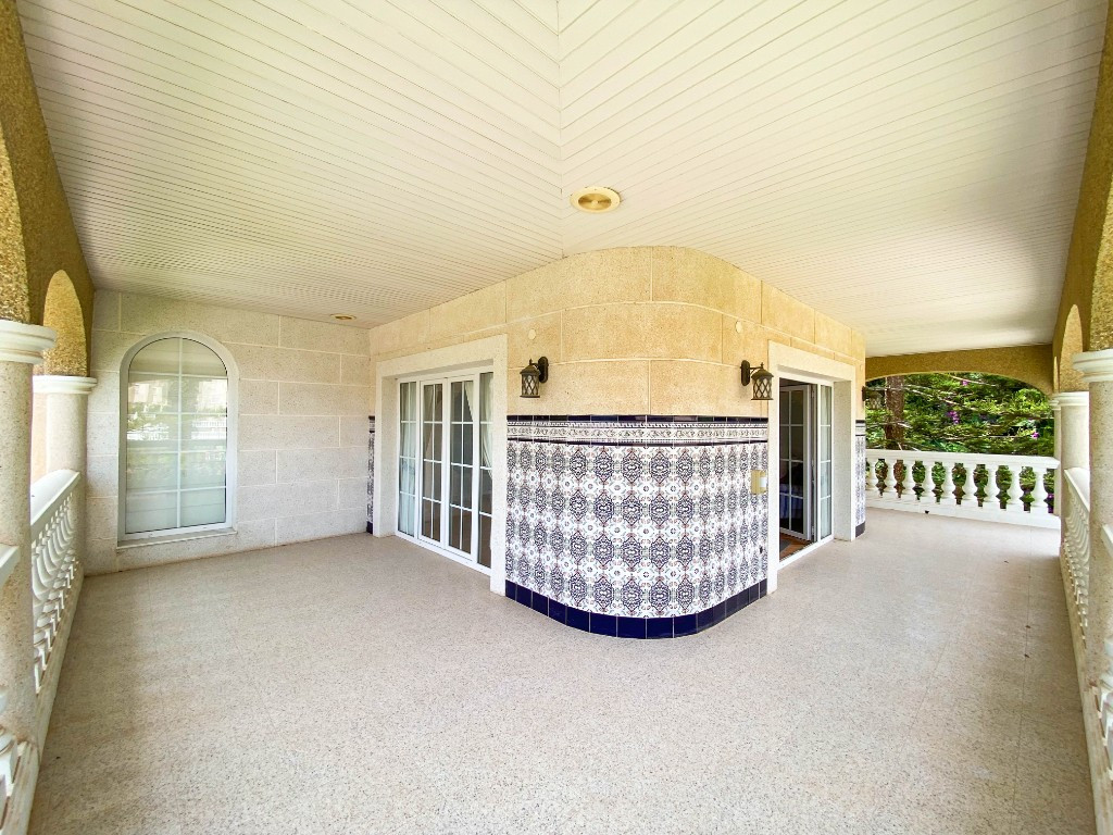 7 Bed Townhouse for sale in Villamartin Costa Blanca, Alicante, Spain