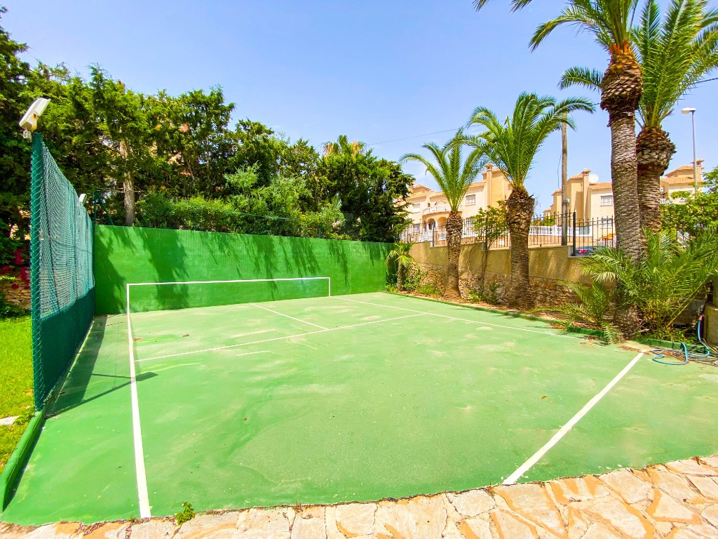 7 Bed Townhouse for sale in Villamartin Costa Blanca, Alicante, Spain