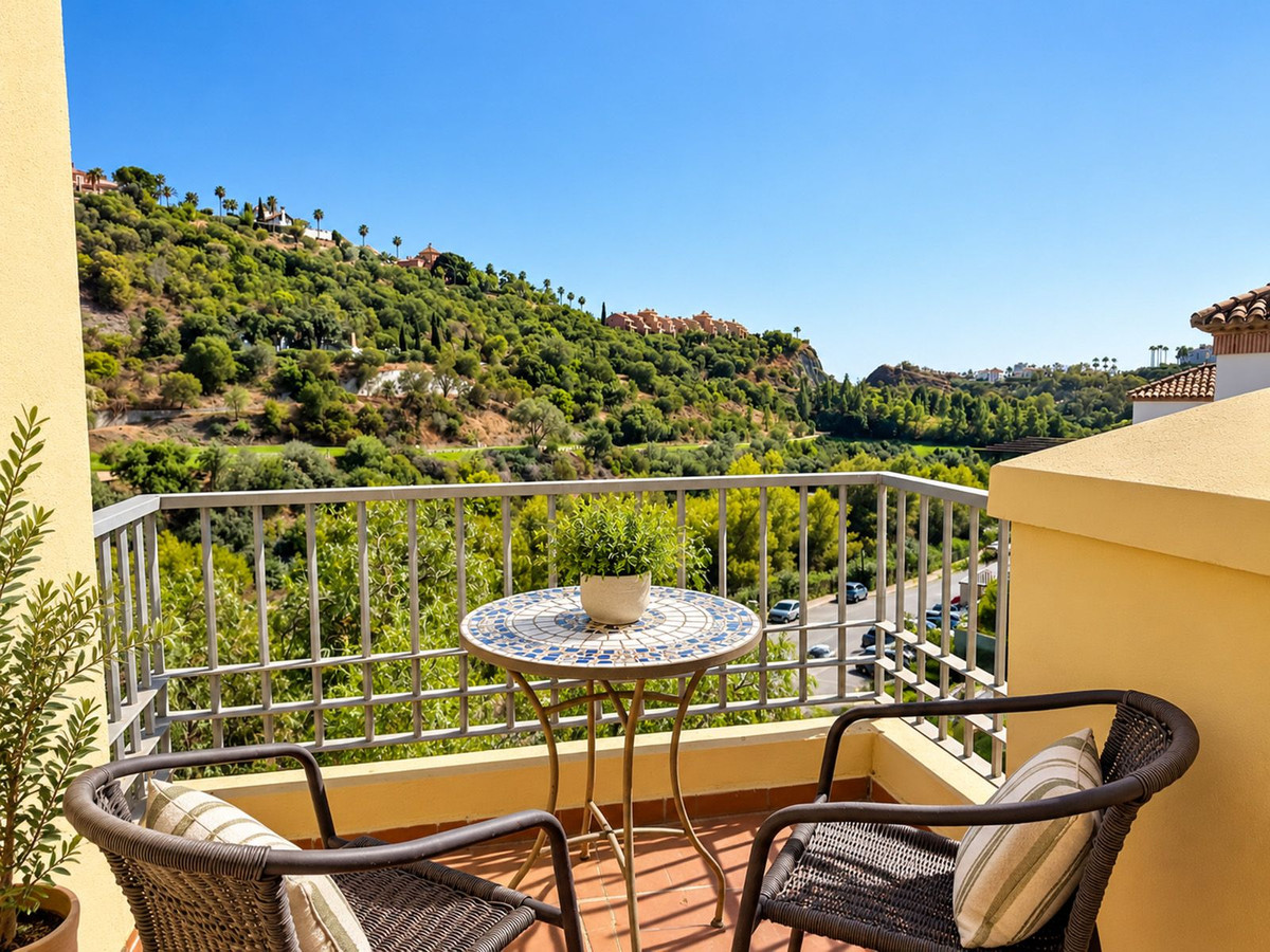 3 Bed Apartment for sale in Los Arqueros Costa Del Sol, Málaga, Spain