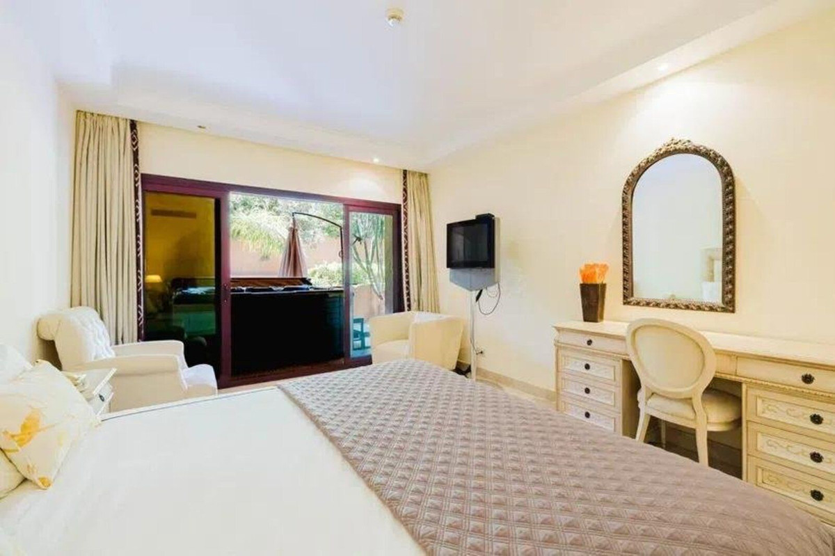 2 Bed Apartment for sale in Estepona Costa Del Sol, Málaga, Spain