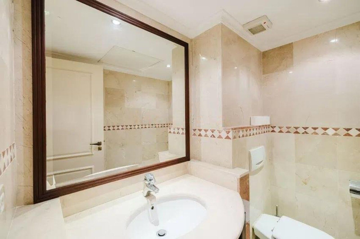 2 Bed Apartment for sale in Estepona Costa Del Sol, Málaga, Spain