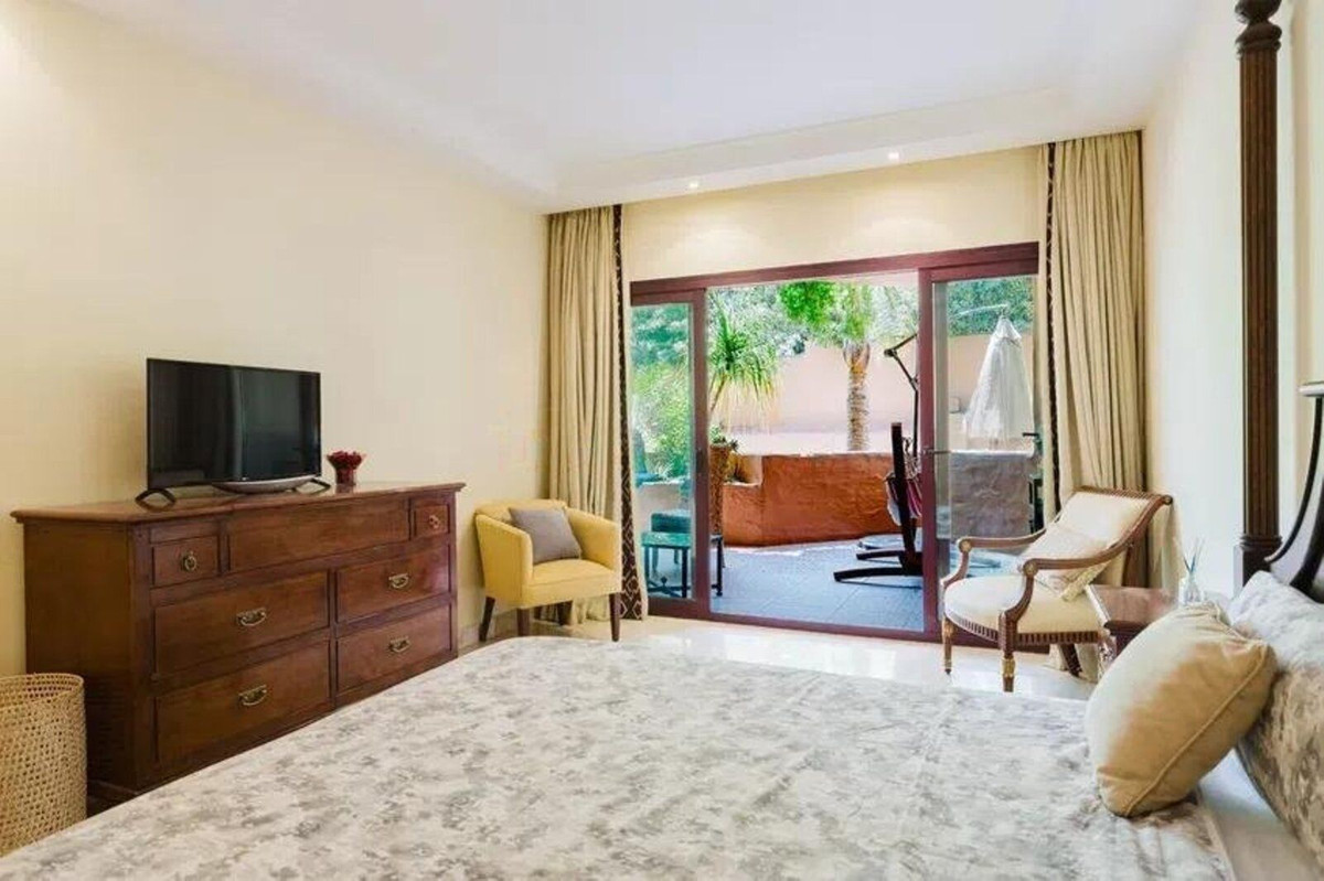 2 Bed Apartment for sale in Estepona Costa Del Sol, Málaga, Spain