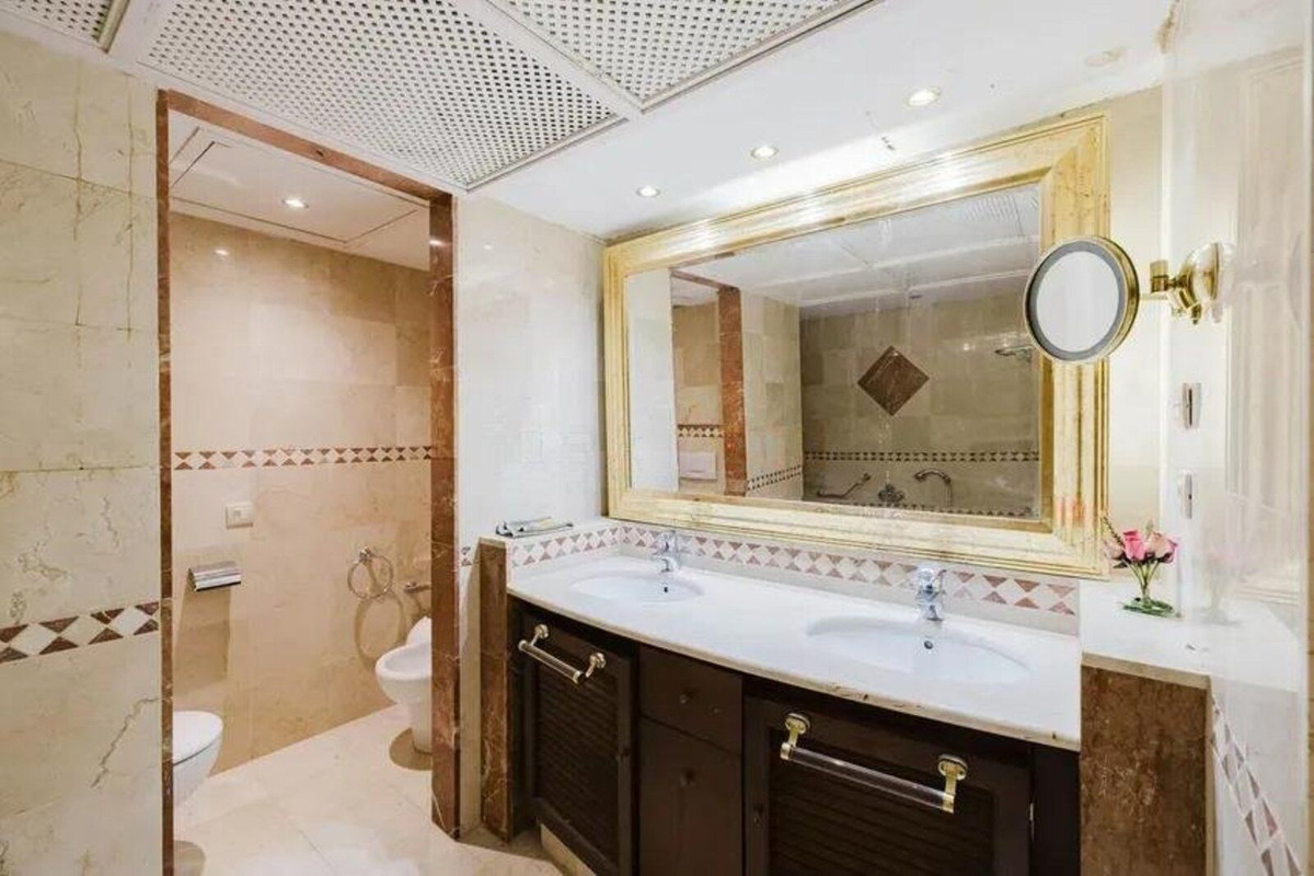 2 Bed Apartment for sale in Estepona Costa Del Sol, Málaga, Spain