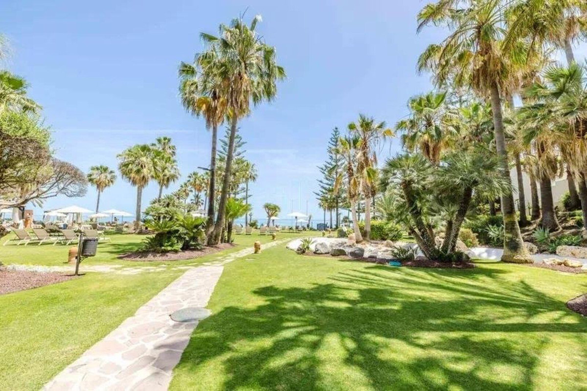2 Bed Apartment for sale in Estepona Costa Del Sol, Málaga, Spain