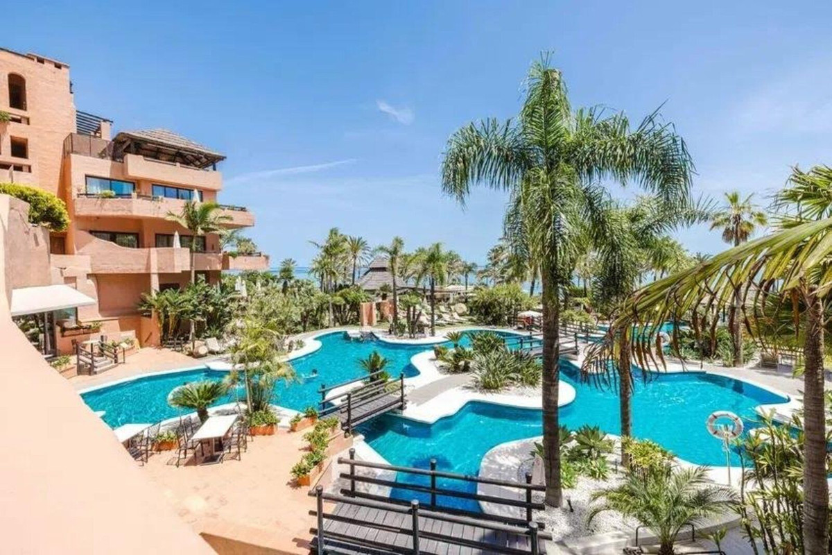 2 Bed Apartment for sale in Estepona Costa Del Sol, Málaga, Spain