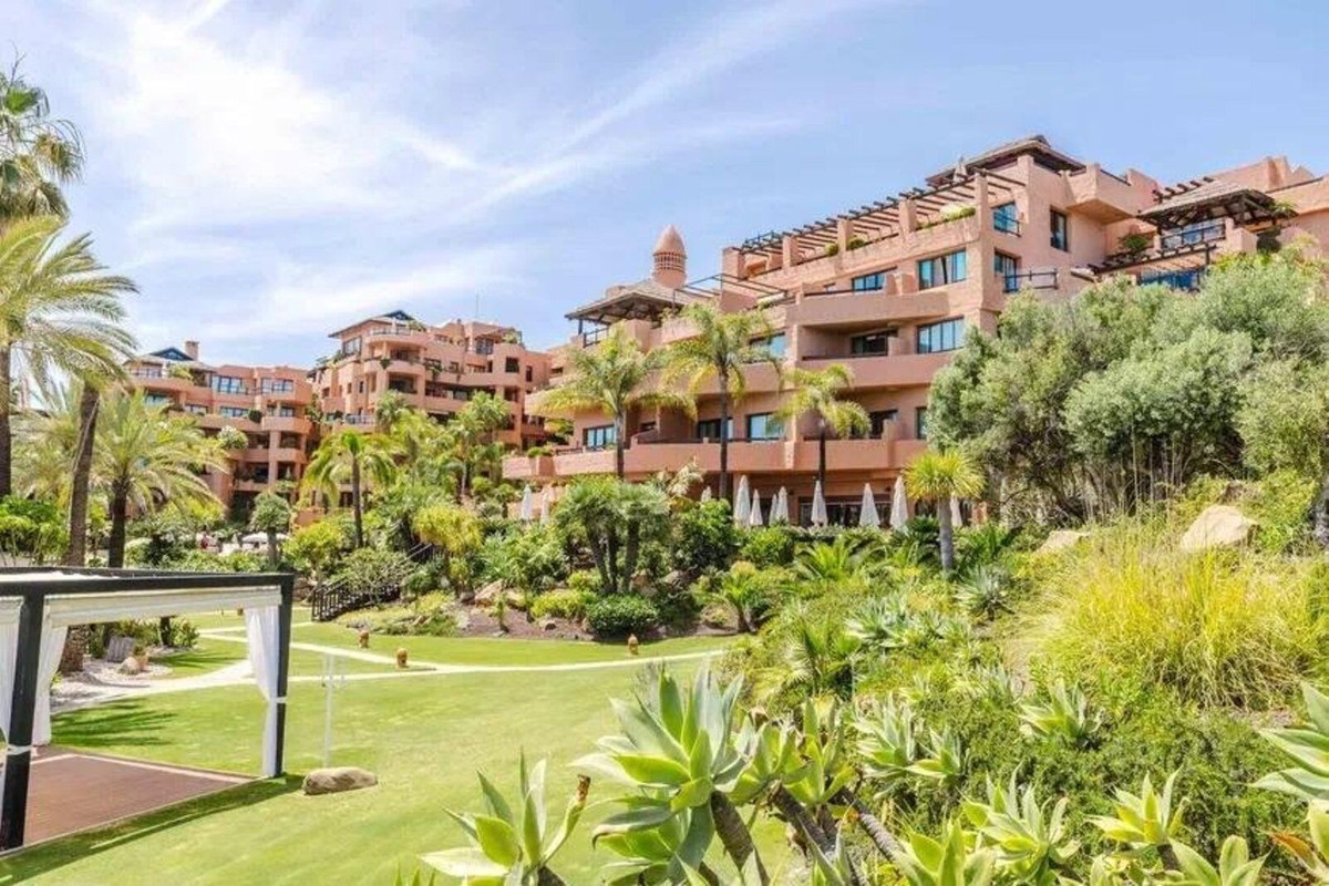 2 Bed Apartment for sale in Estepona Costa Del Sol, Málaga, Spain