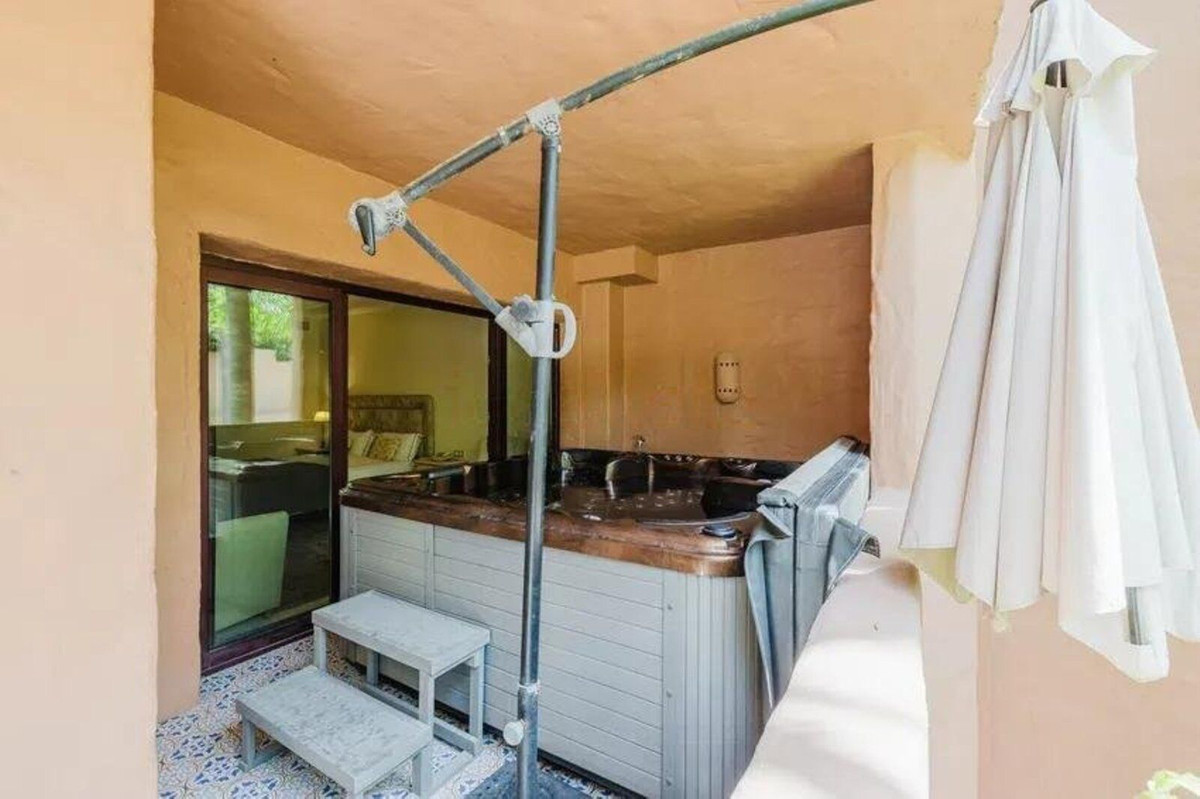 2 Bed Apartment for sale in Estepona Costa Del Sol, Málaga, Spain