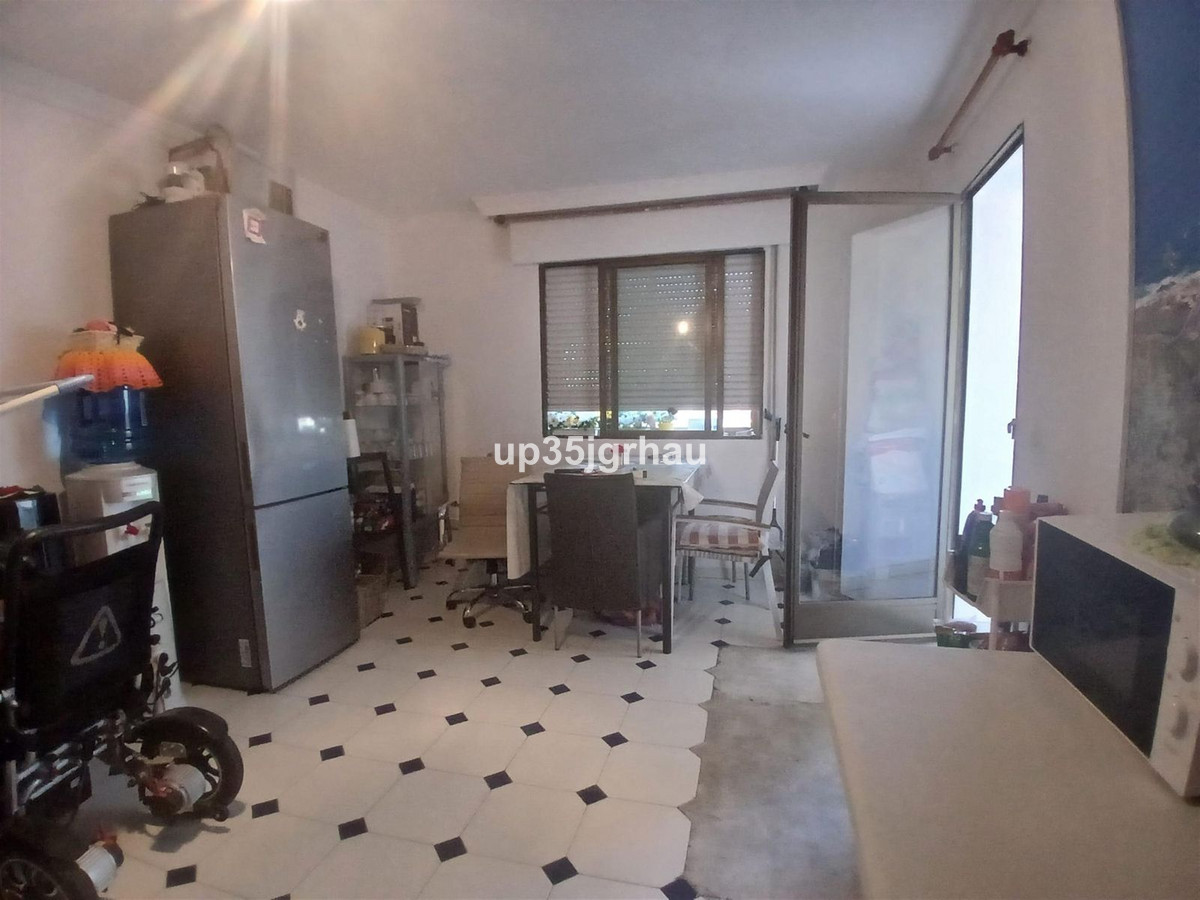 4 Bed Apartment for sale in Estepona Costa Del Sol, Málaga, Spain