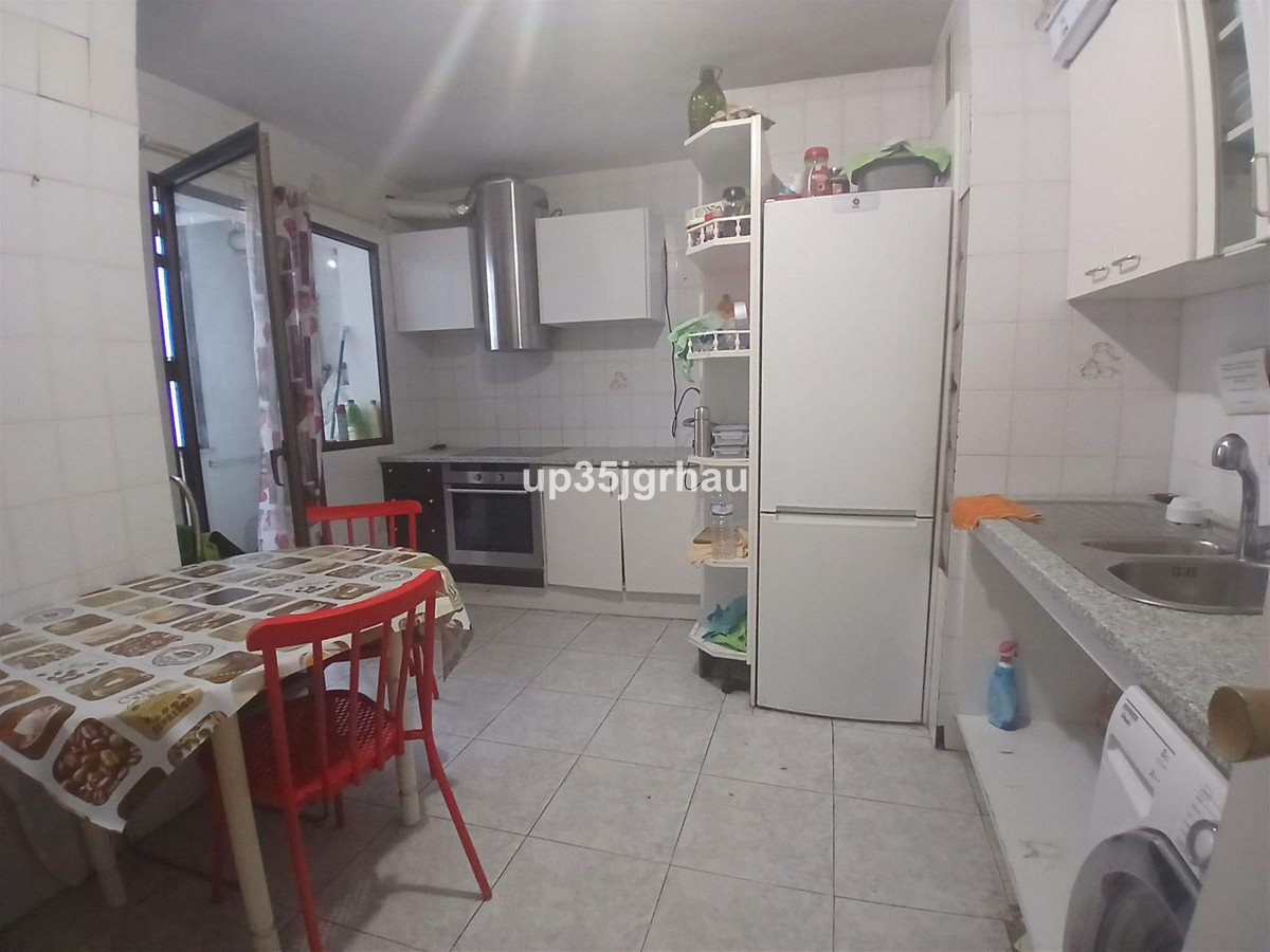 4 Bed Apartment for sale in Estepona Costa Del Sol, Málaga, Spain