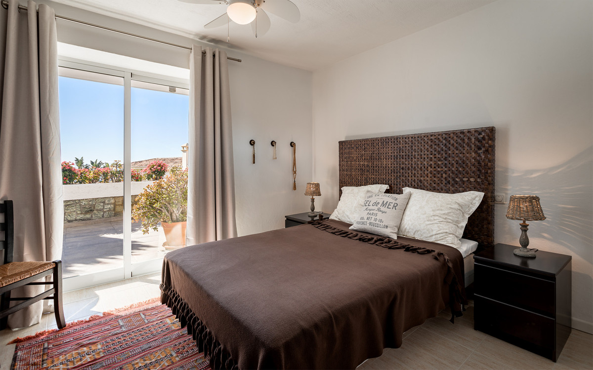 4 Bed Townhouse for sale in Nueva Andalucía Costa Del Sol, Málaga, Spain