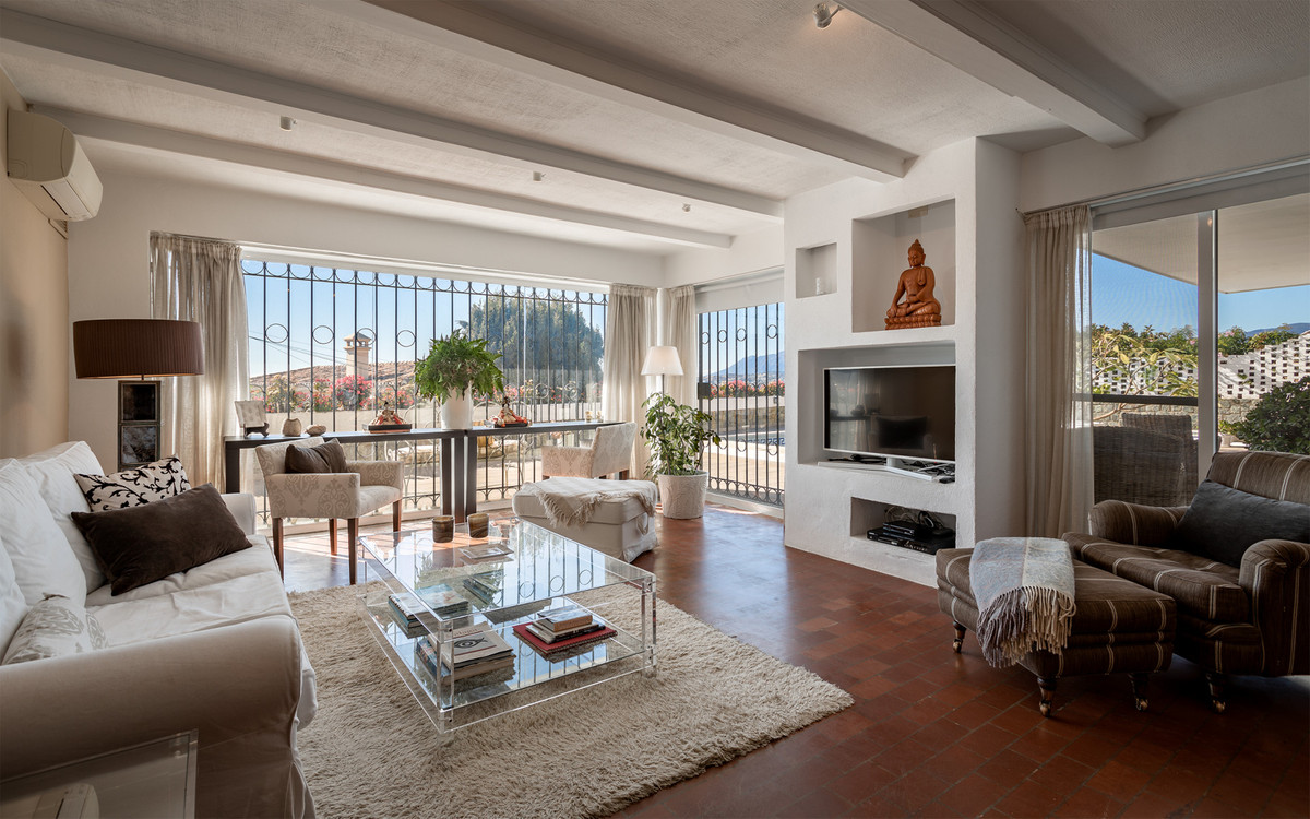 4 Bed Townhouse for sale in Nueva Andalucía Costa Del Sol, Málaga, Spain