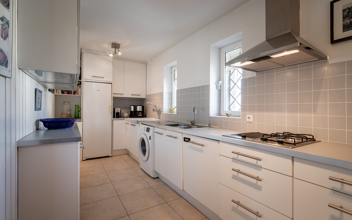 4 Bed Townhouse for sale in Nueva Andalucía Costa Del Sol, Málaga, Spain