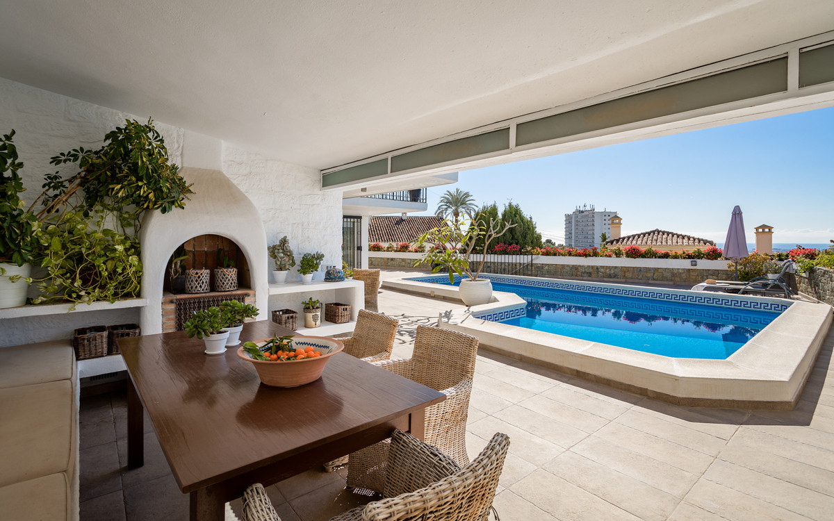 4 Bed Townhouse for sale in Nueva Andalucía Costa Del Sol, Málaga, Spain