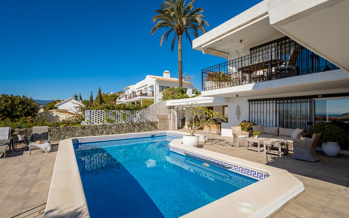 4 Bed Townhouse for sale in Nueva Andalucía Costa Del Sol, Málaga, Spain