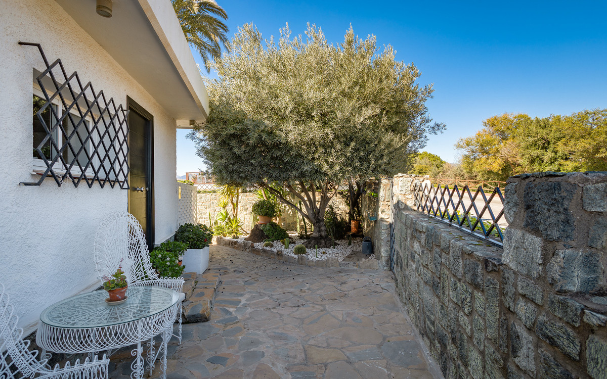 4 Bed Townhouse for sale in Nueva Andalucía Costa Del Sol, Málaga, Spain