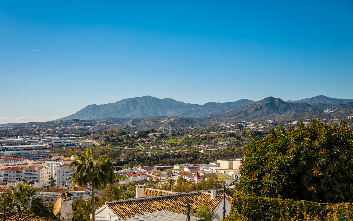4 Bed Townhouse for sale in Nueva Andalucía Costa Del Sol, Málaga, Spain