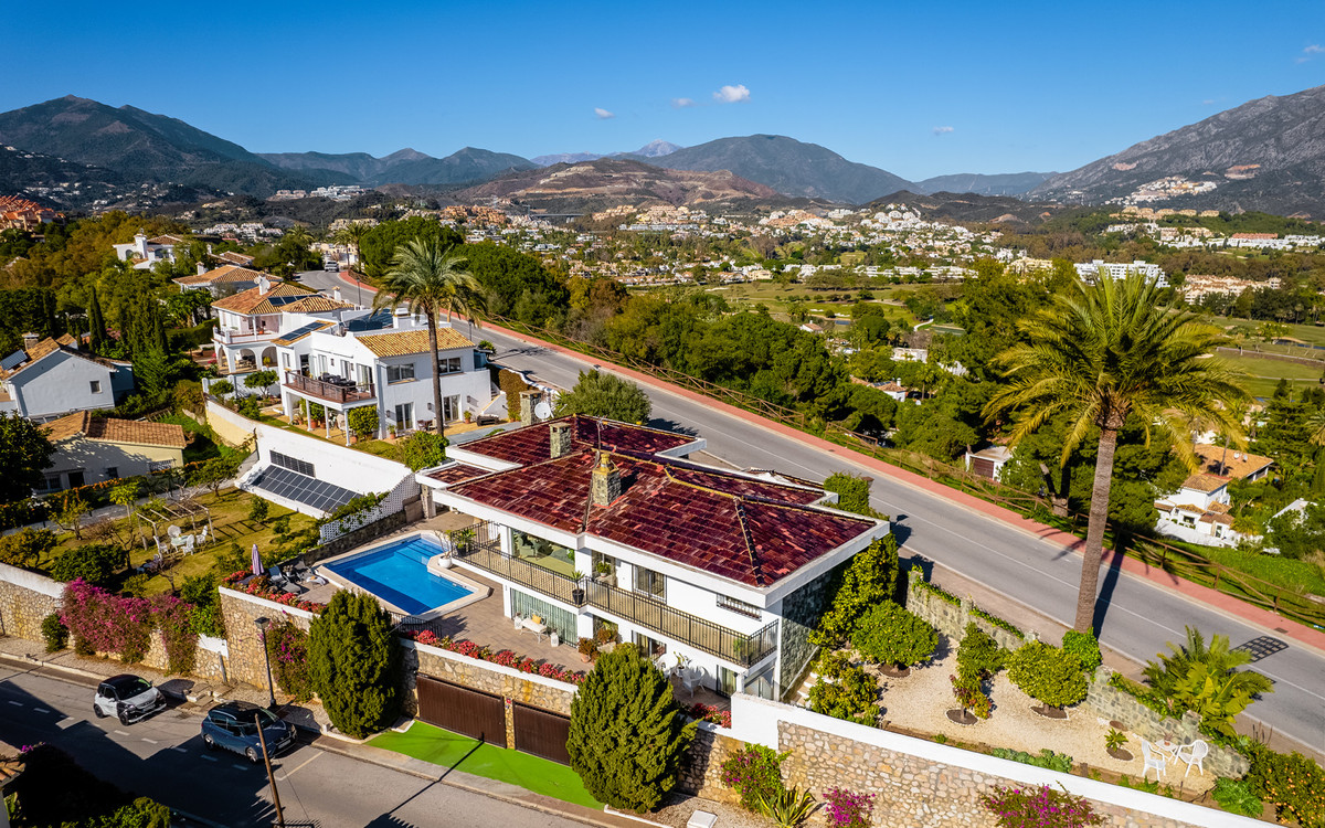 4 Bed Townhouse for sale in Nueva Andalucía Costa Del Sol, Málaga, Spain