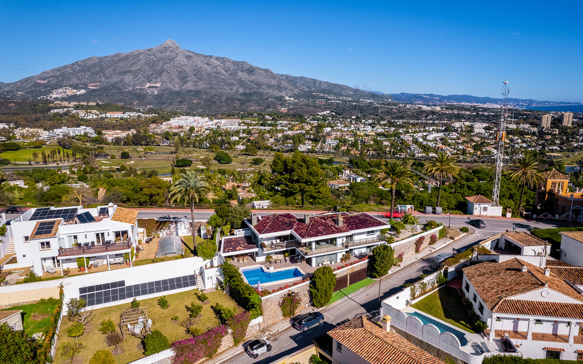 4 Bed Townhouse for sale in Nueva Andalucía Costa Del Sol, Málaga, Spain