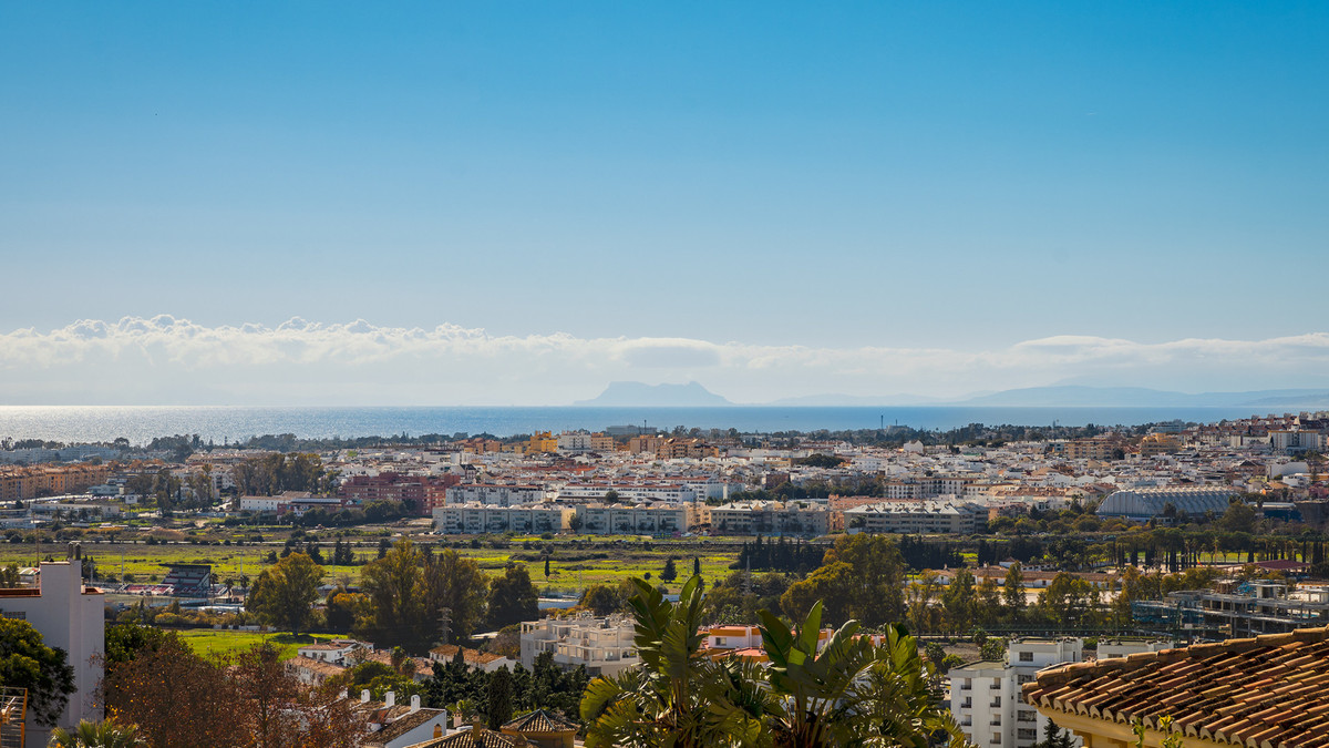 4 Bed Townhouse for sale in Nueva Andalucía Costa Del Sol, Málaga, Spain