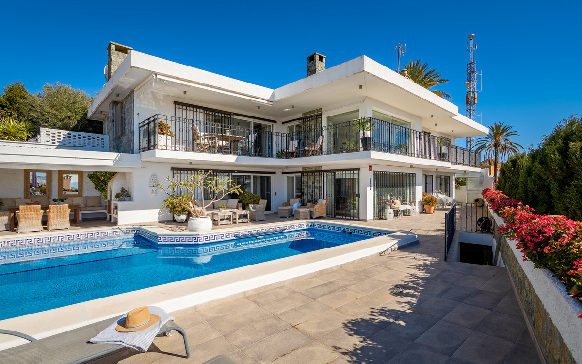 4 Bed Townhouse for sale in Nueva Andalucía Costa Del Sol, Málaga, Spain