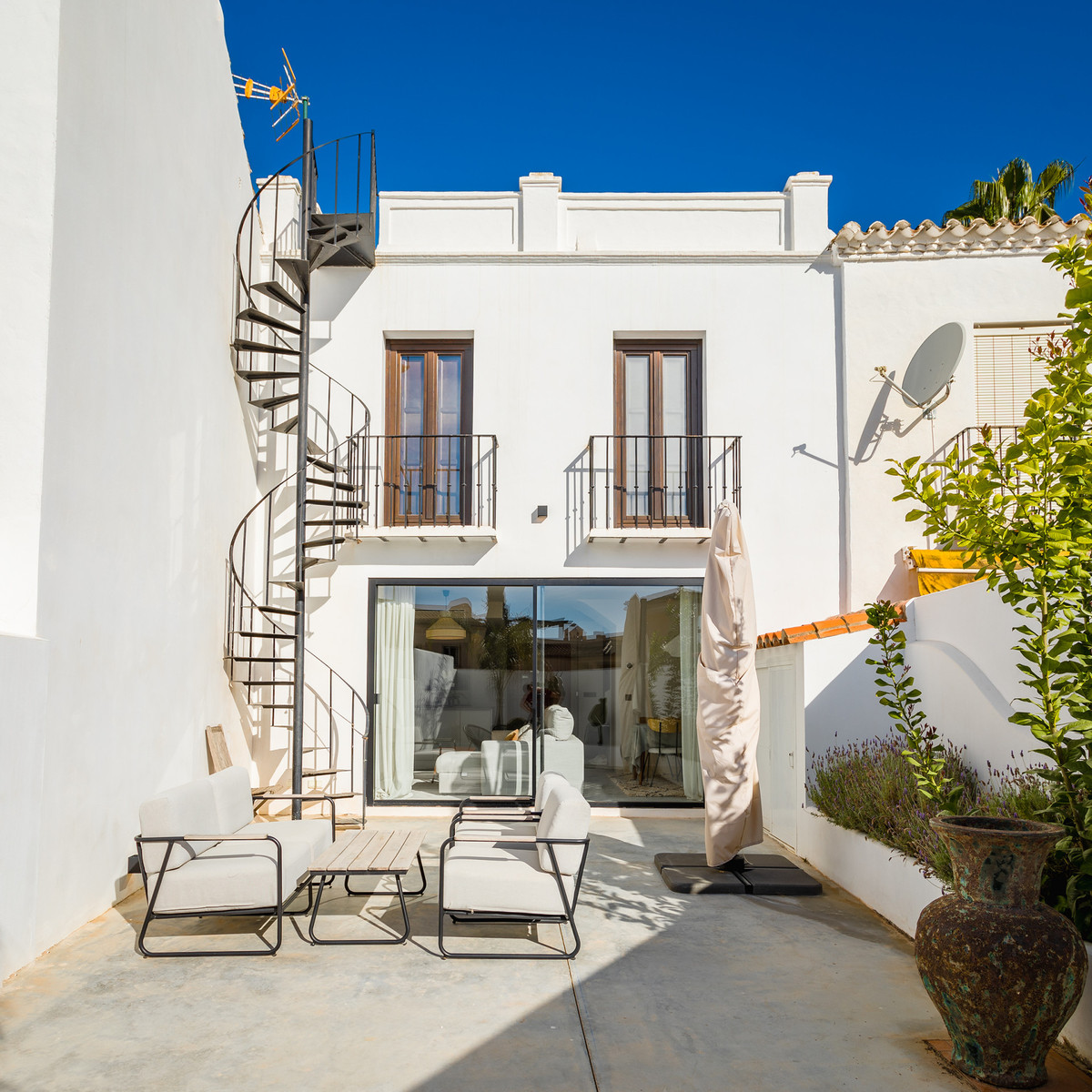 2 Bed Townhouse for sale in Nueva Andalucía Costa Del Sol, Málaga, Spain