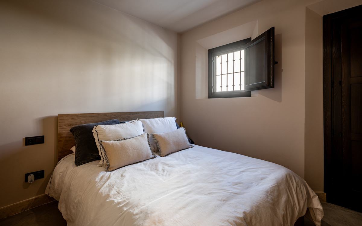 2 Bed Townhouse for sale in Nueva Andalucía Costa Del Sol, Málaga, Spain
